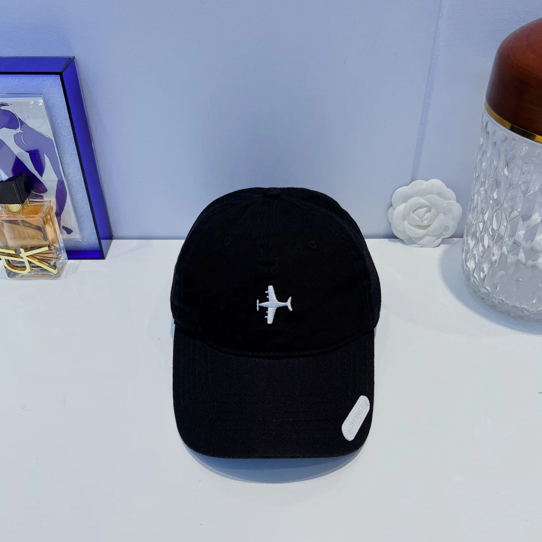 Бейсболка Chanel с вышитым логотипом самолета — 4 цвета