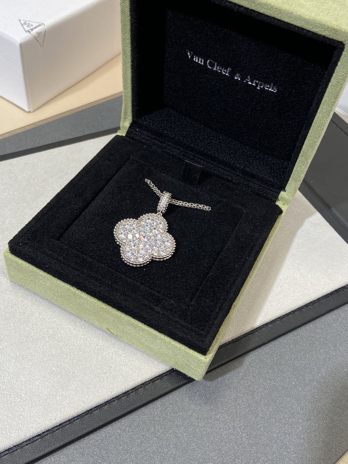 Van Vek - Колье 097