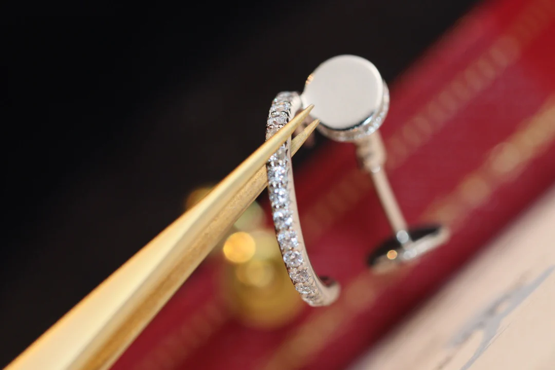 Маленькие серьги-гвоздики Cartier - платина - полностью с бриллиантами