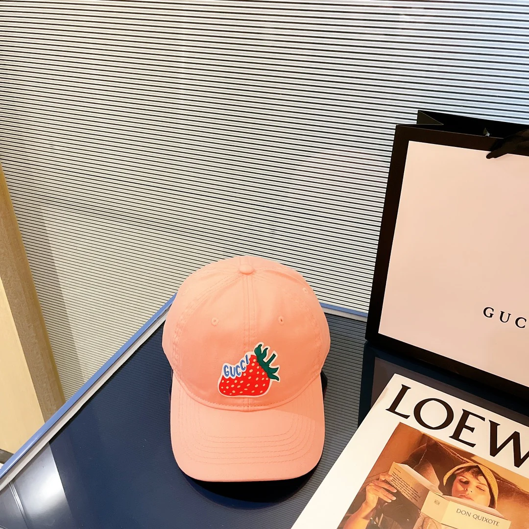 Бейсболка Gucci с клубничным рисунком - 1