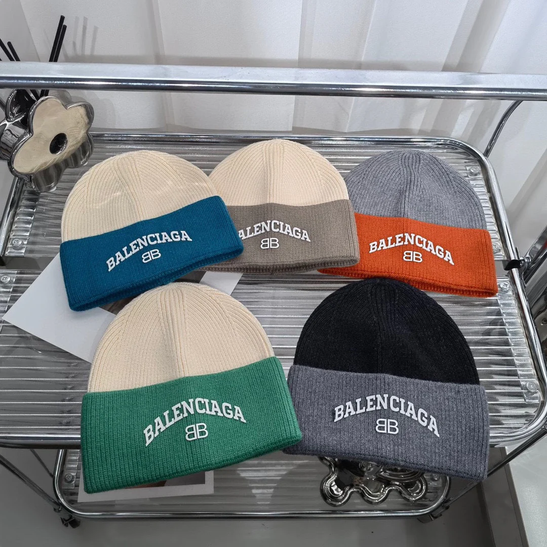 Вязаная шапка Balenciaga с цветовыми блоками