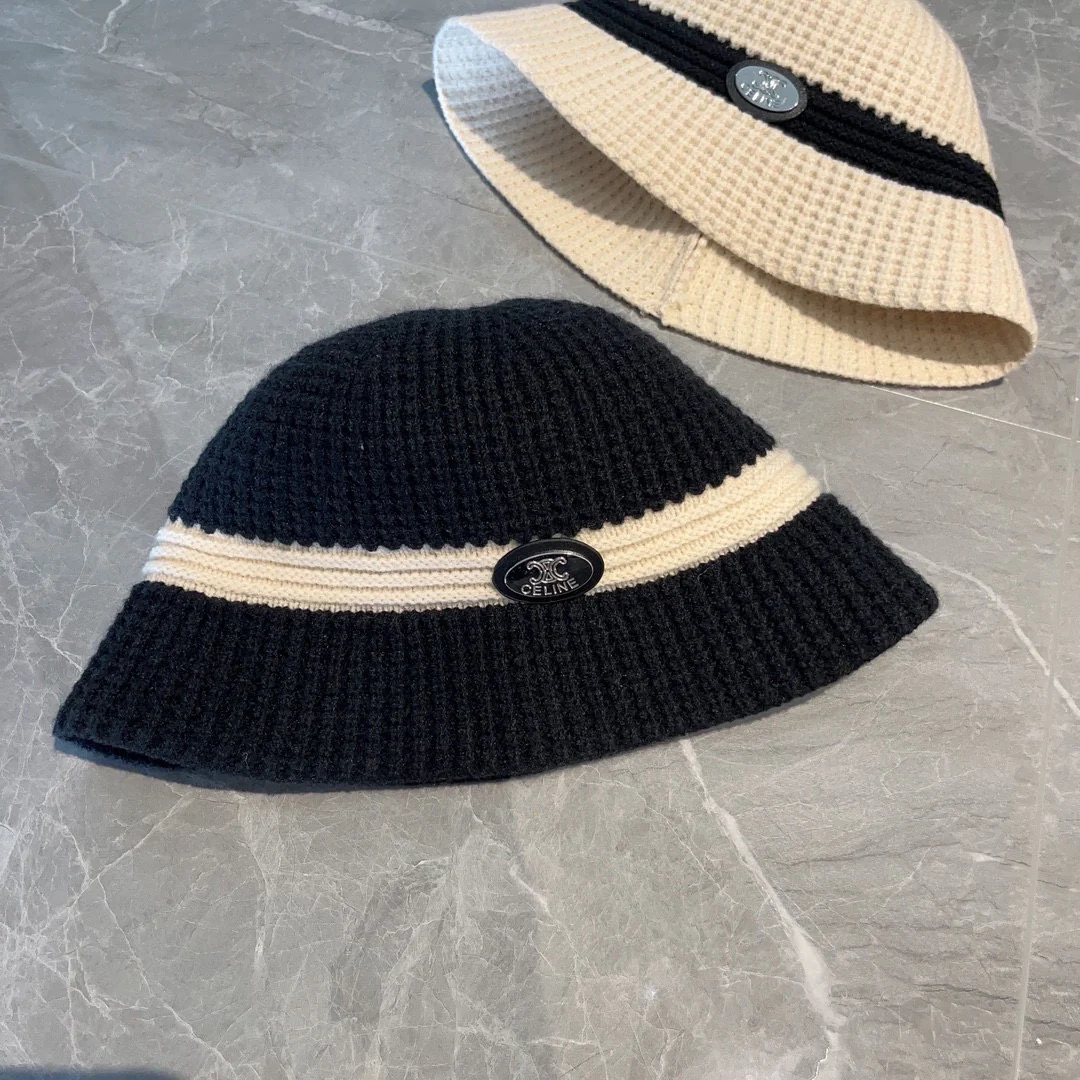 Новая элегантная черно-белая панама Celine из осенне-зимней коллекции - черная.