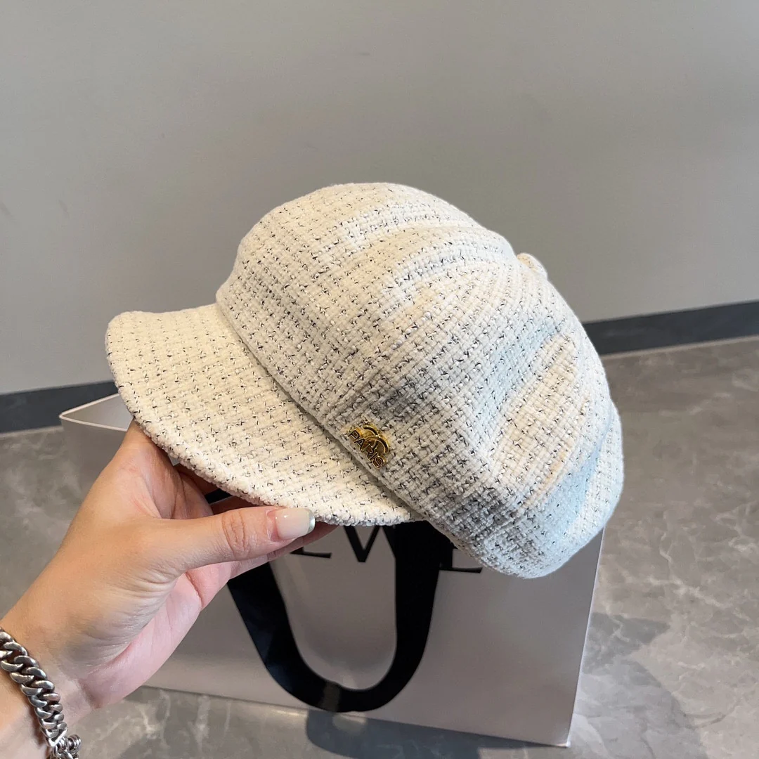 Chanel - Элегантная бейсболка в стиле Chanel - Белая