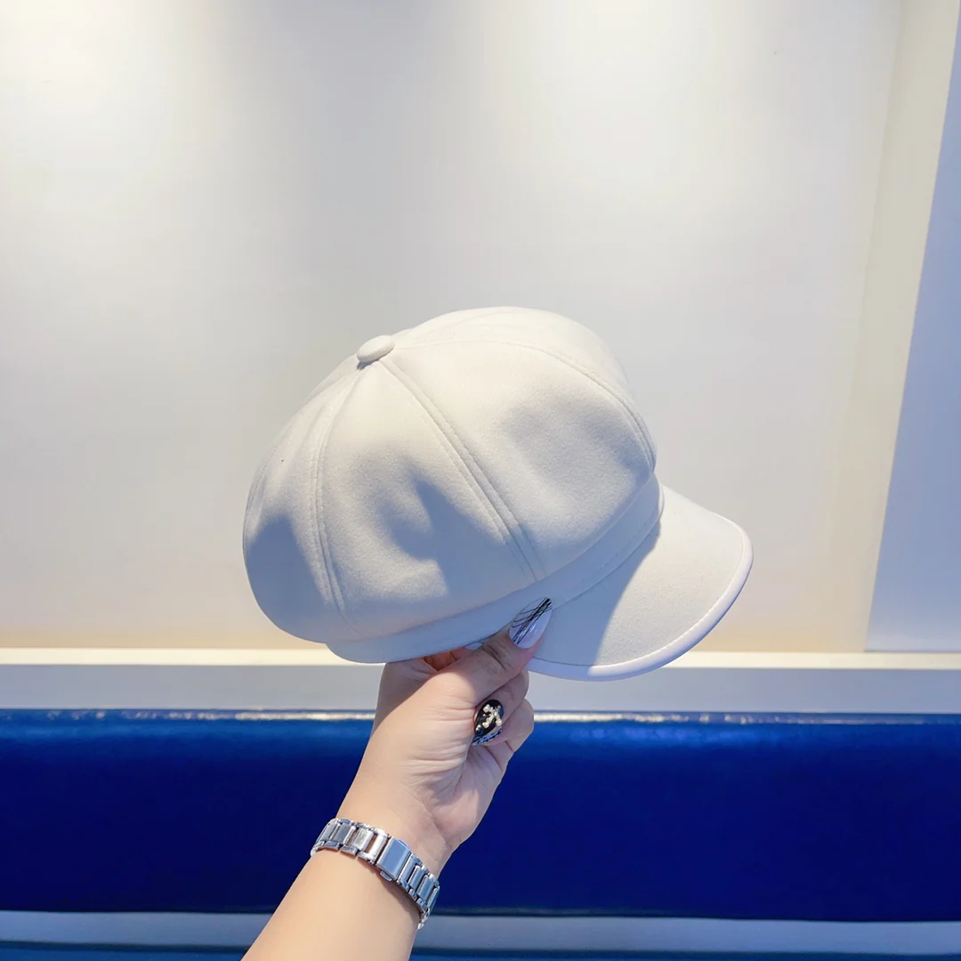 Prada - Берет с утиным клювом