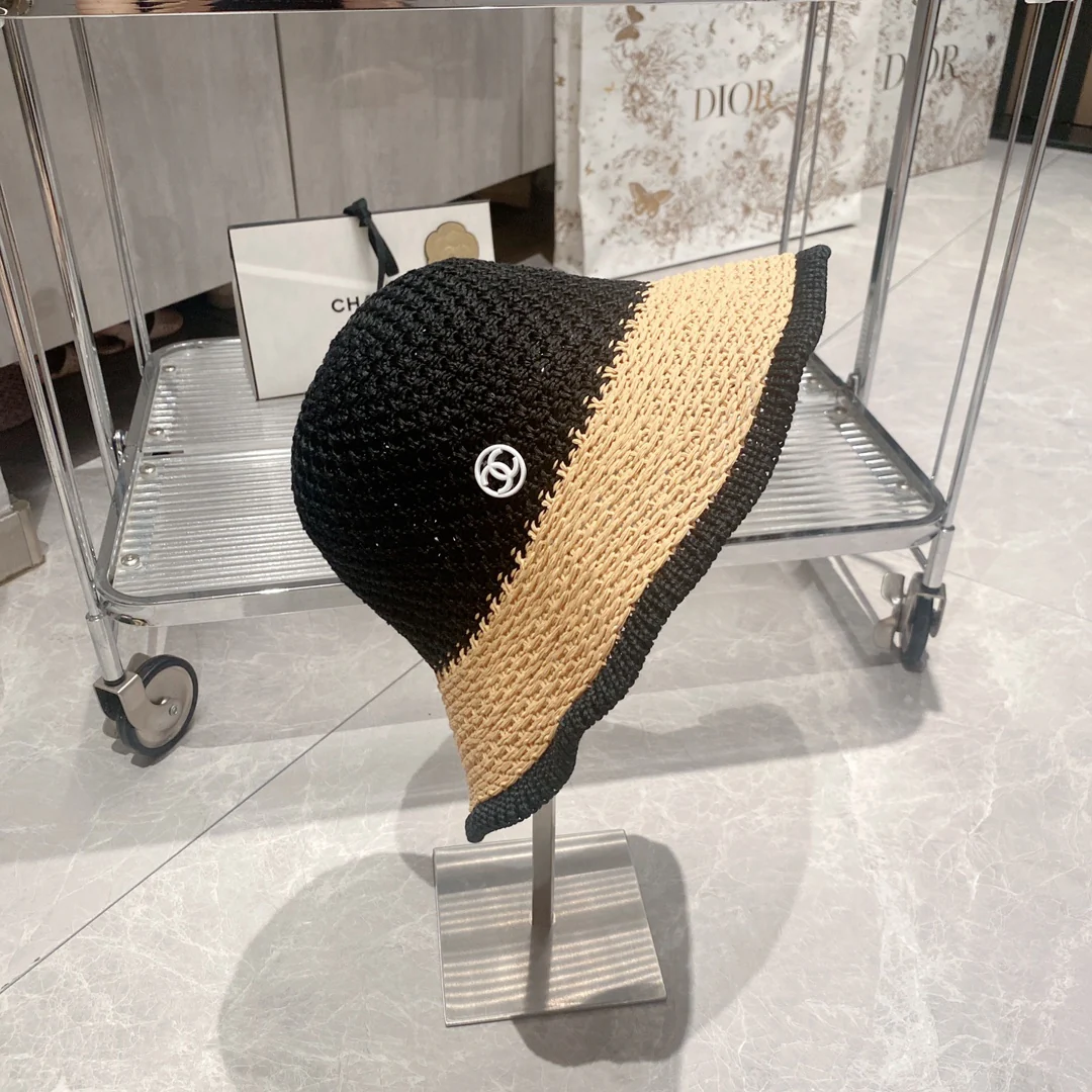 Соломенная рыбацкая шляпа Chanel - черная