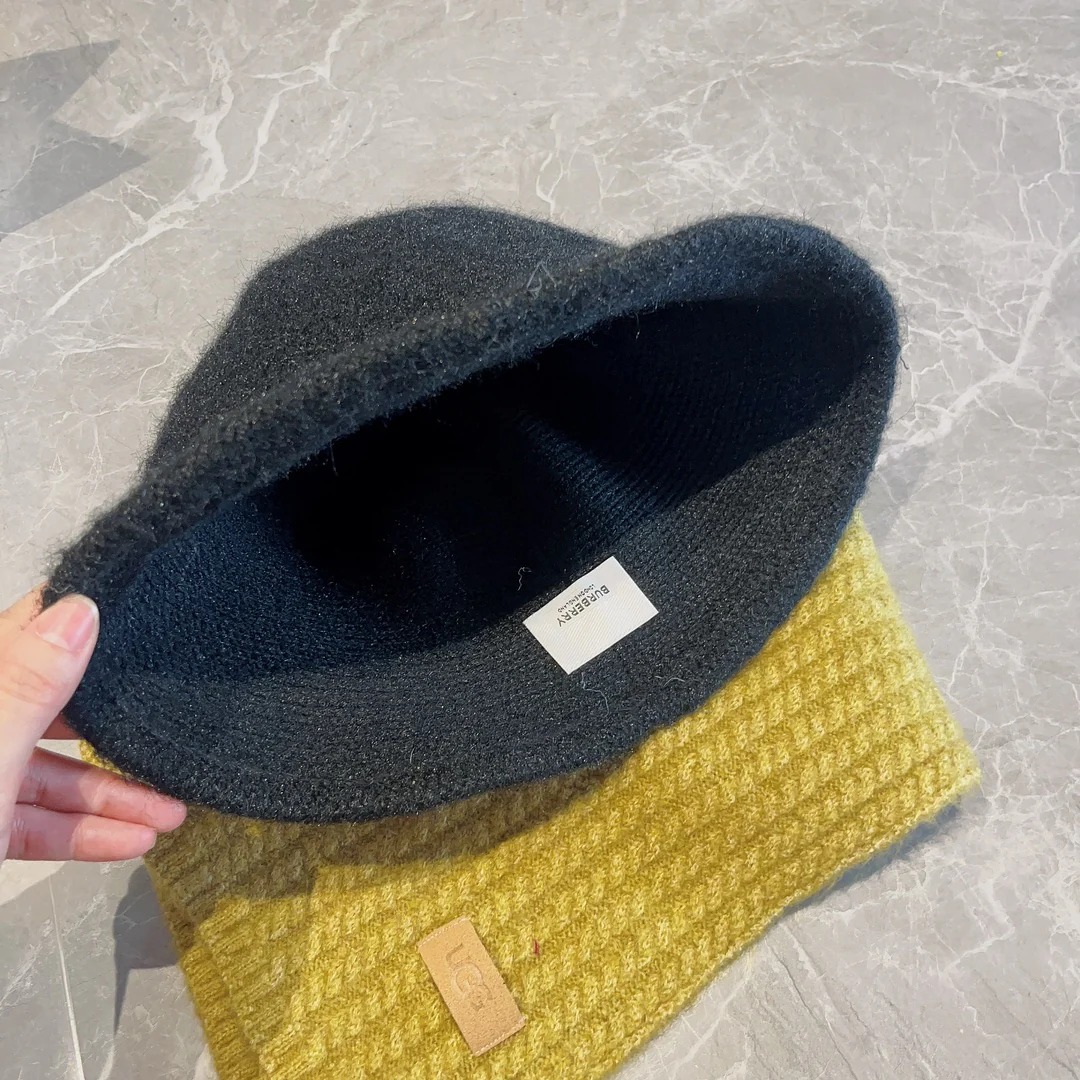 Новая шерстяная шапка Burberry из коллекции осень/зима - черная.