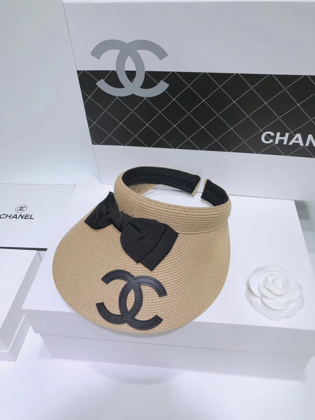 Новинка Chanel 2022 года - Солнцезащитная шляпа - Парик с открытыми губами - 4