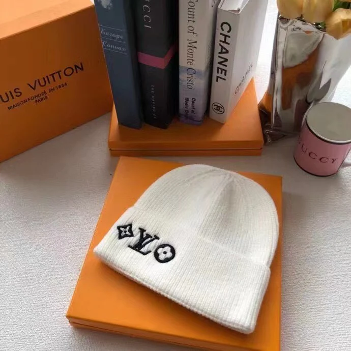 LV - Шерстяная вязаная шапка-бини - 1