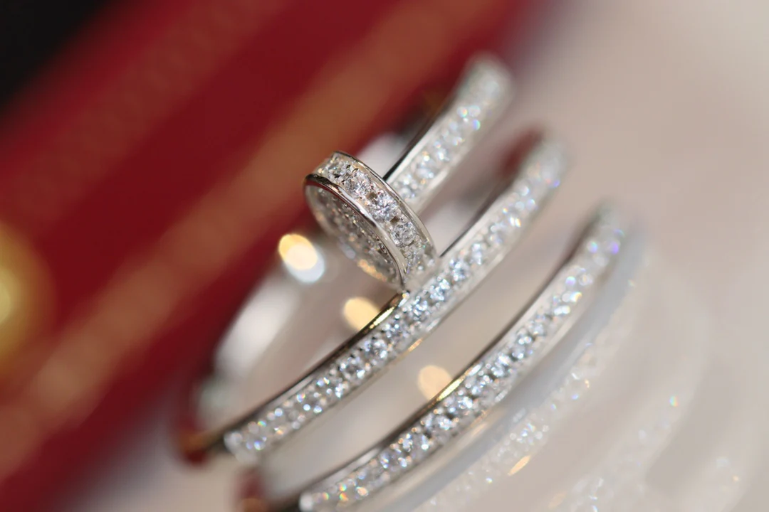 Кольцо Cartier с тремя гвоздями - белое золото - полностью бриллиантовое