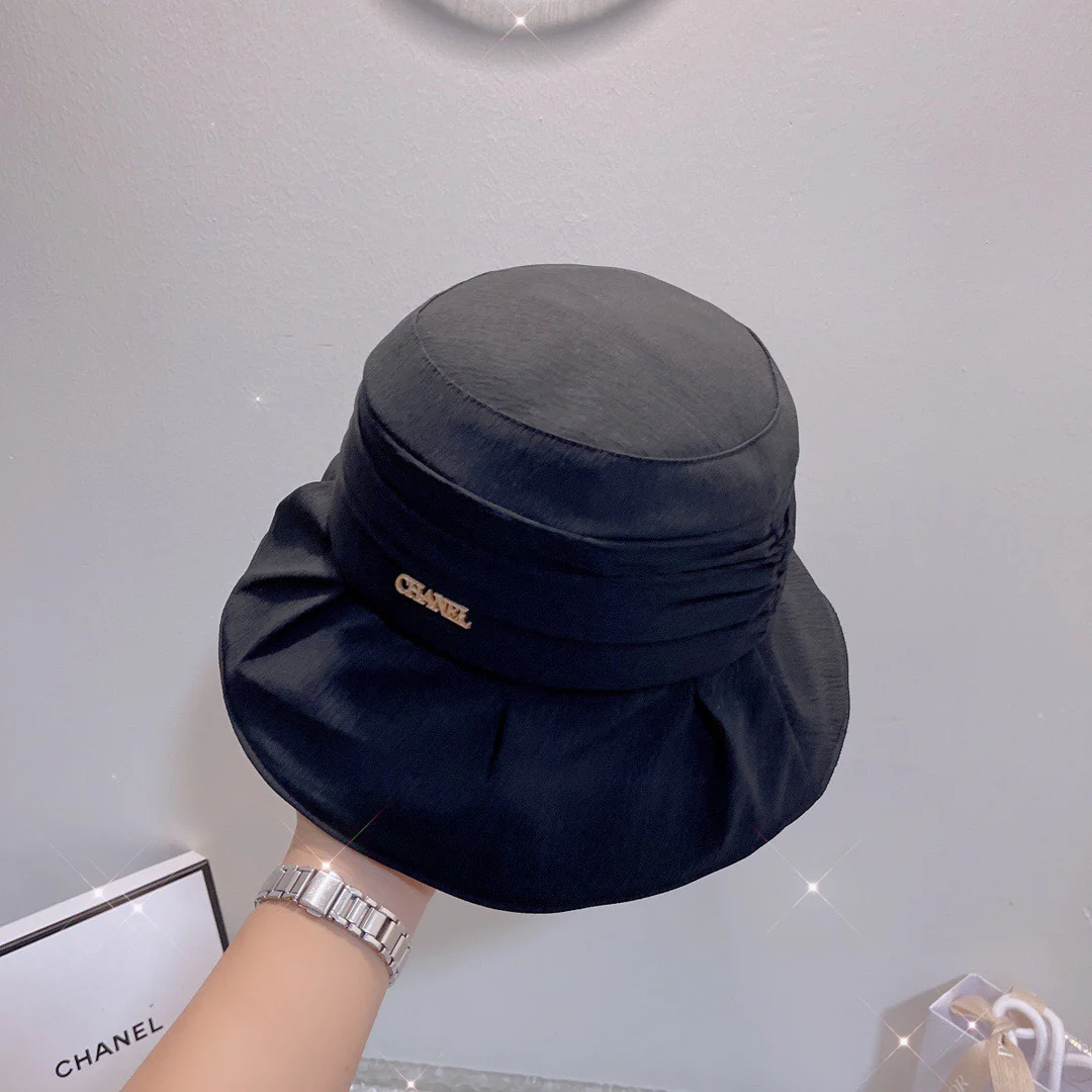 Плиссированная шляпа от солнца от Chanel