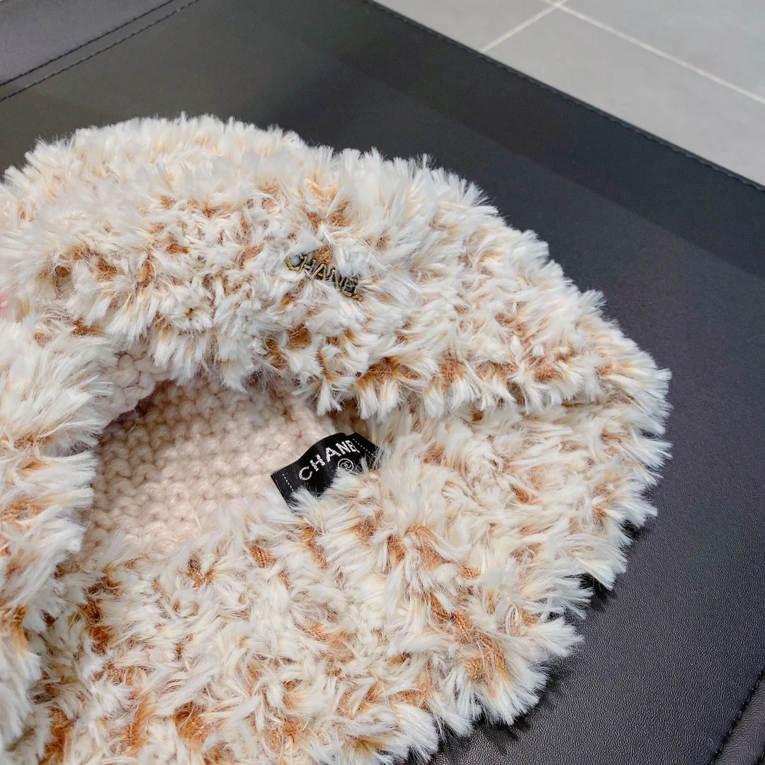 Chanel - Пушистая шапка - Белая