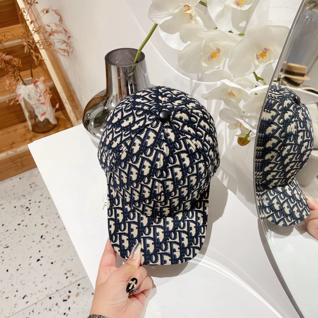 Новая модель Dior 2022 — бейсболка — черная