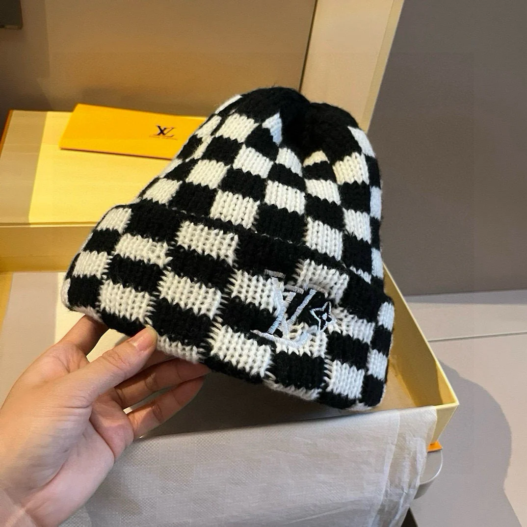 Вязаная шапка LV Damier - черная