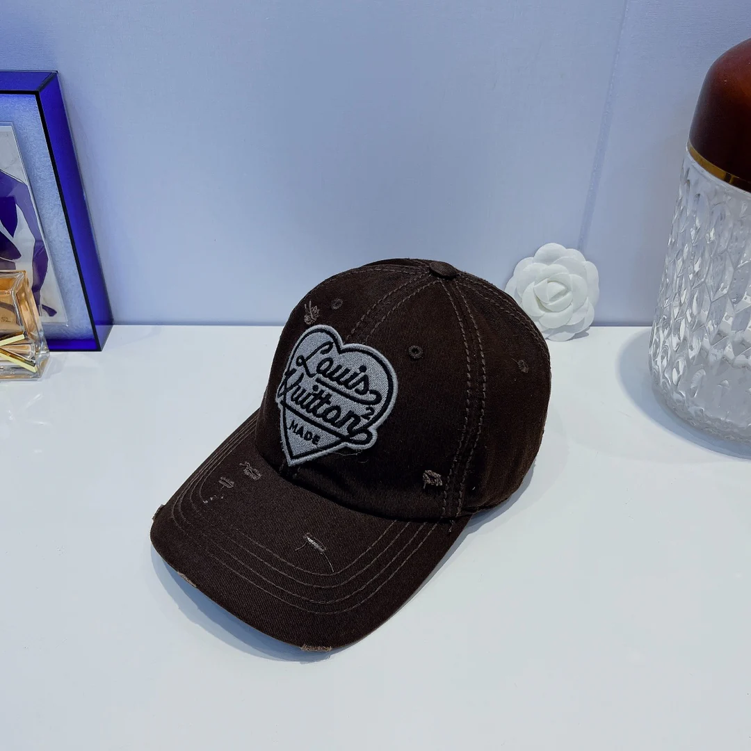 Бейсболка LV с логотипом в виде сердца - 2