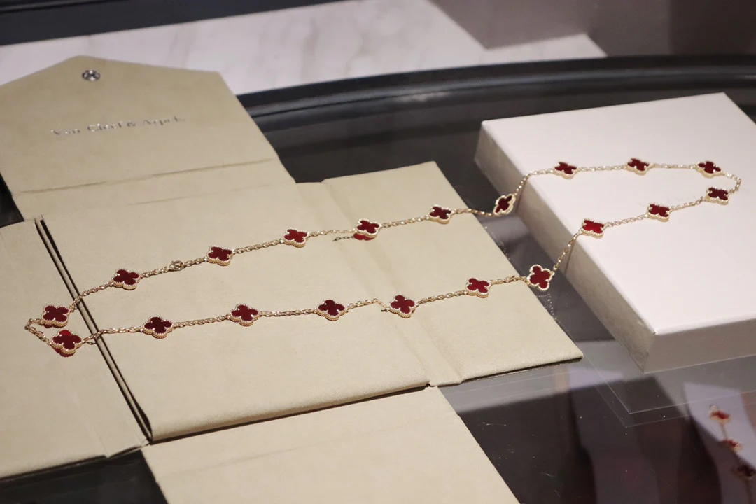 Van Vuitton - Колье 030