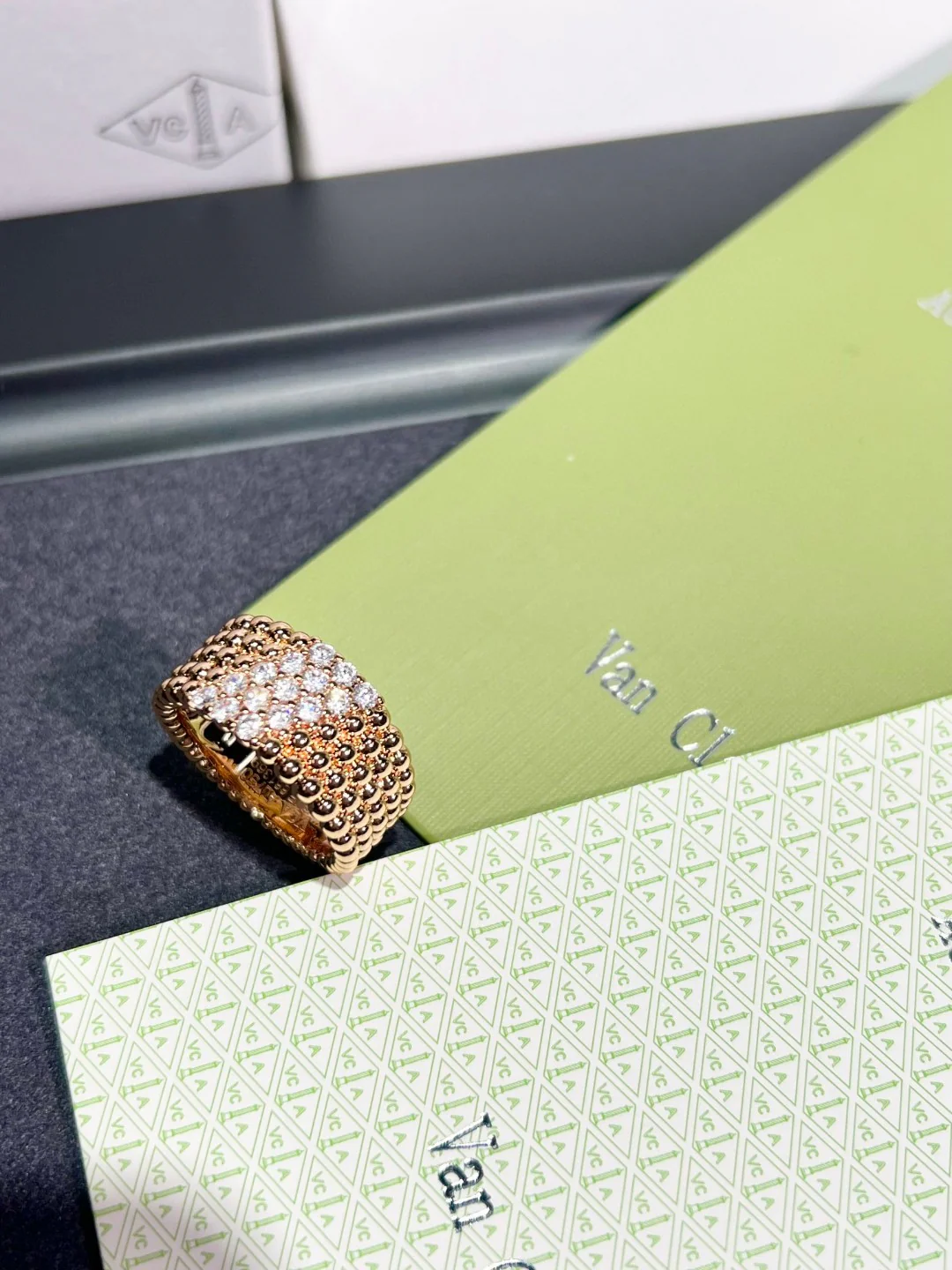 Ван Век - Кольцо 027