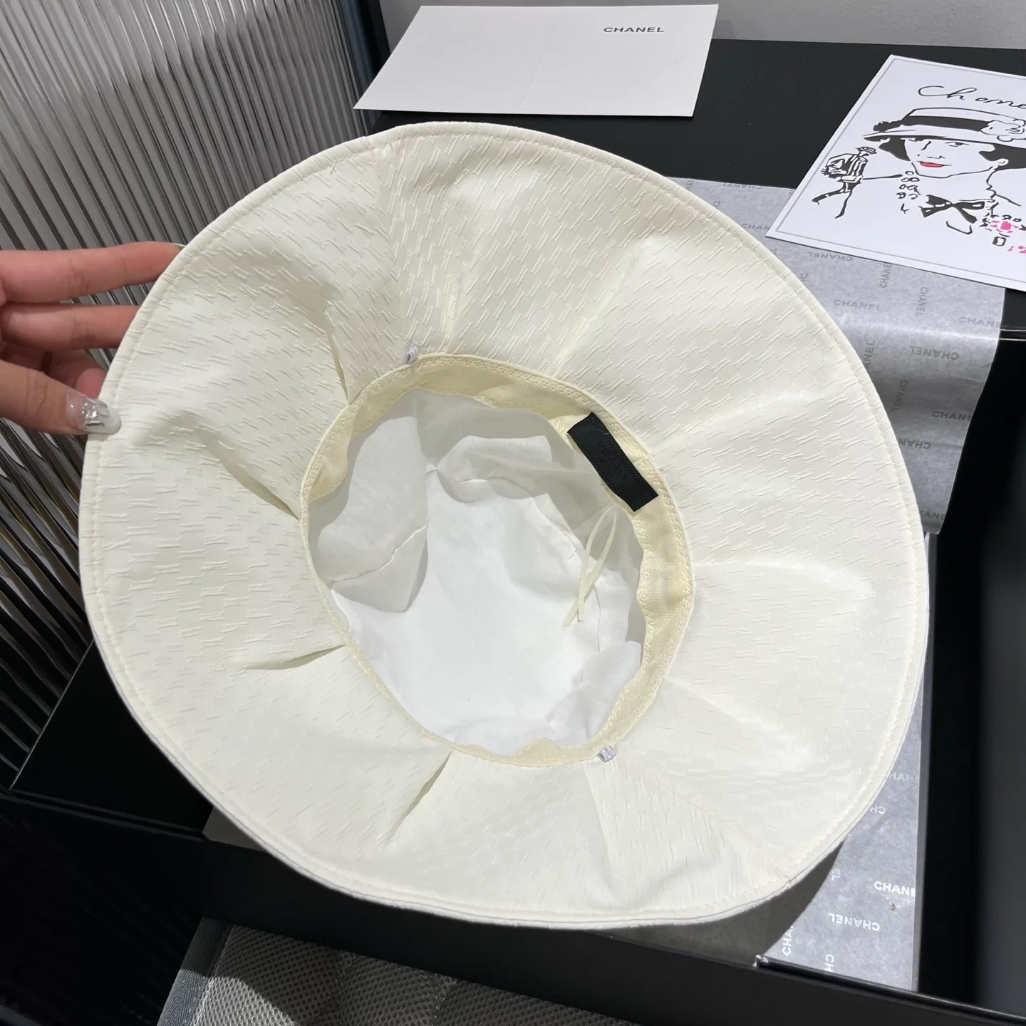 Prada - Солнцезащитная шляпа - Белая