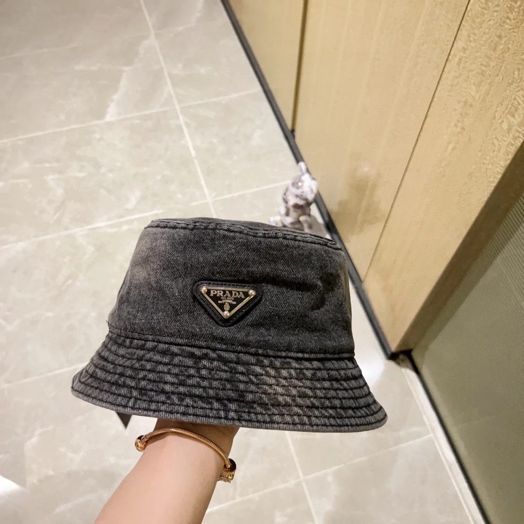 Новая ретро-панама Prada из джинсовой ткани, 2023 год - черная.