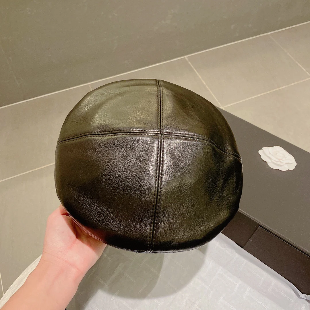 Кожаный берет Miu Miu - черный