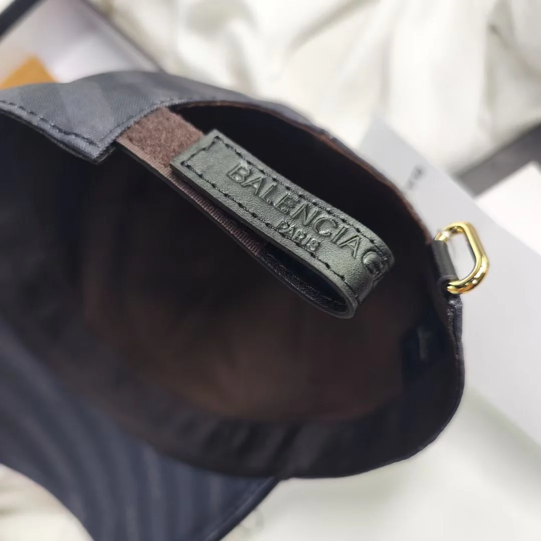 Полосатая бейсболка Balenciaga - черная