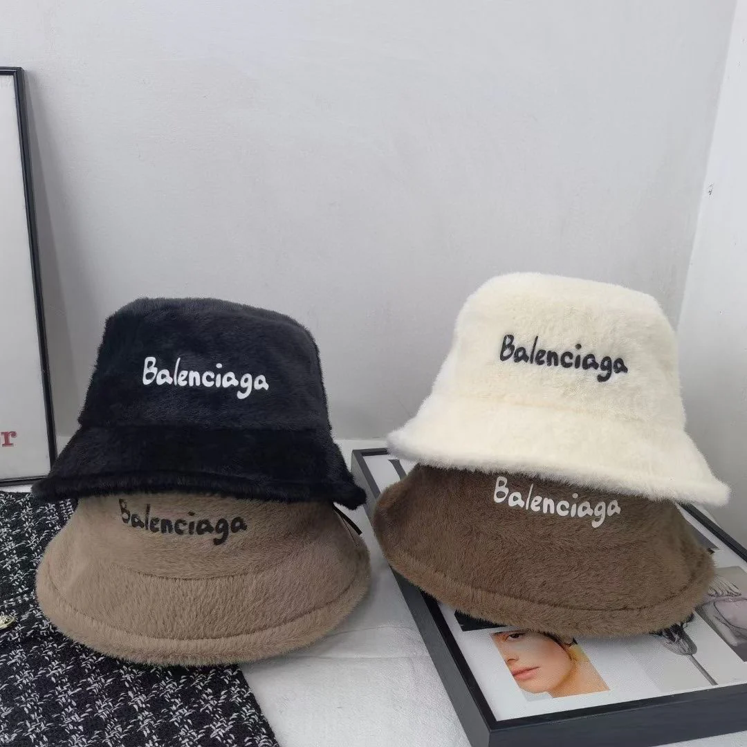 Balenciaga - Рыбацкая шапка из норки