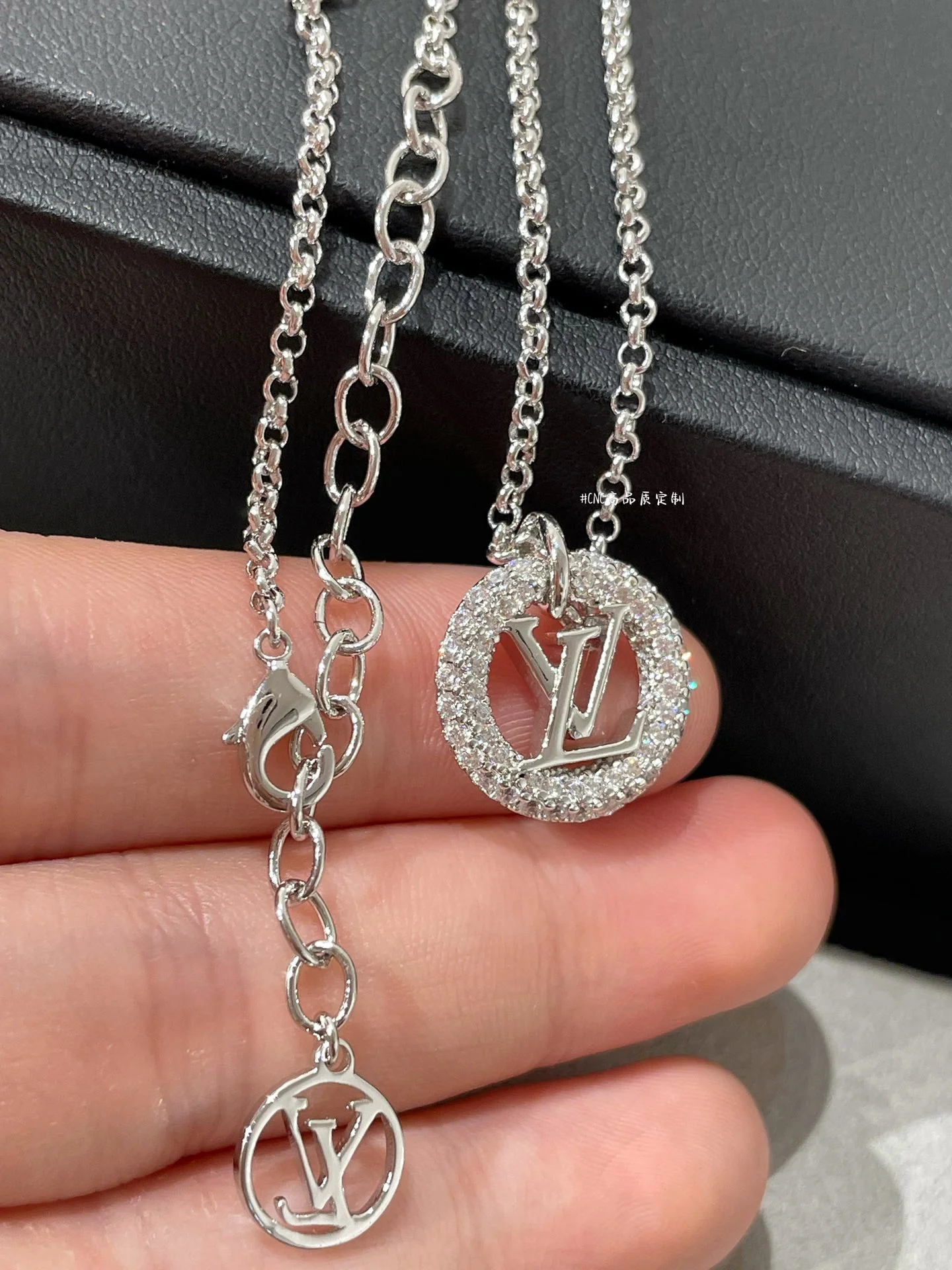 LV - Колье - Серебро 013