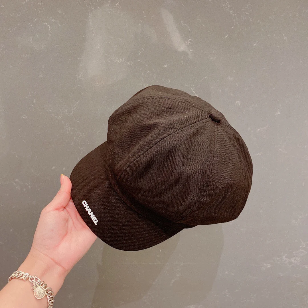 Chanel - Черный берет с утиным клювом