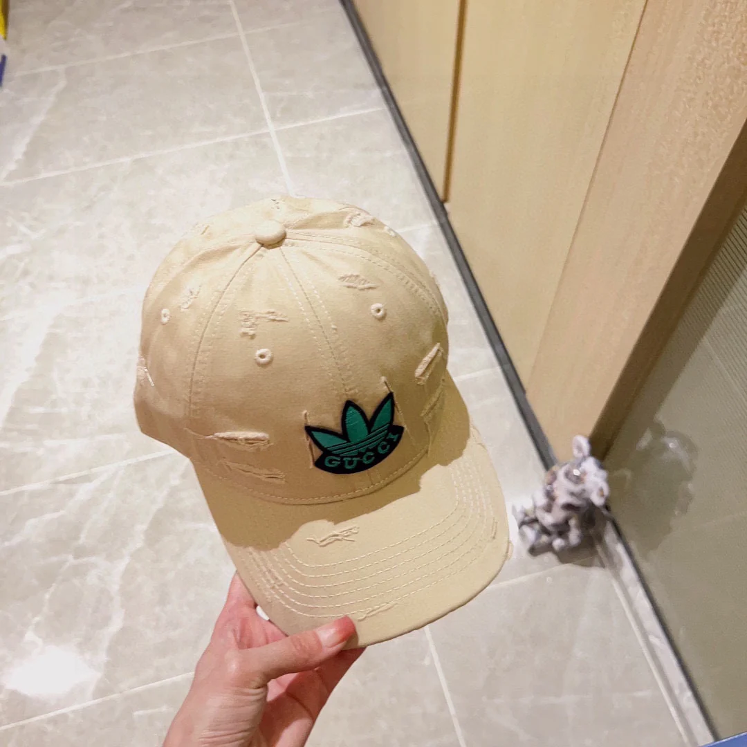 Новинка сезона весна/лето 2023 от Gucci - Бейсболка - Коллаборация - Off-White