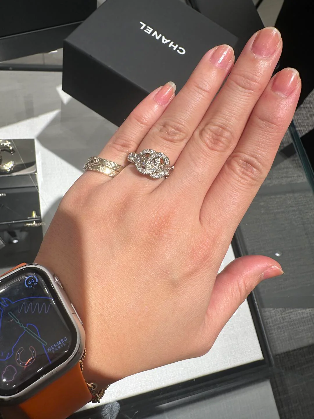 Набор из трех колец Chanel за 25 пенсов — множество вариантов ношения.