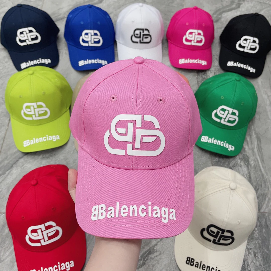 Balenciaga - Яркие бейсболки на все сезоны