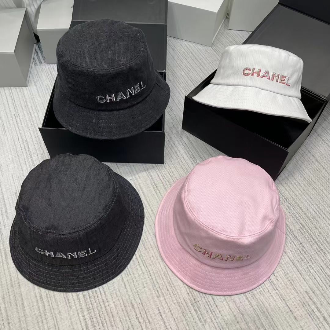 Рыбацкая шляпа Chanel, украшенная пайетками и стразами - Рекомендовано на Xiaohongshu - 1