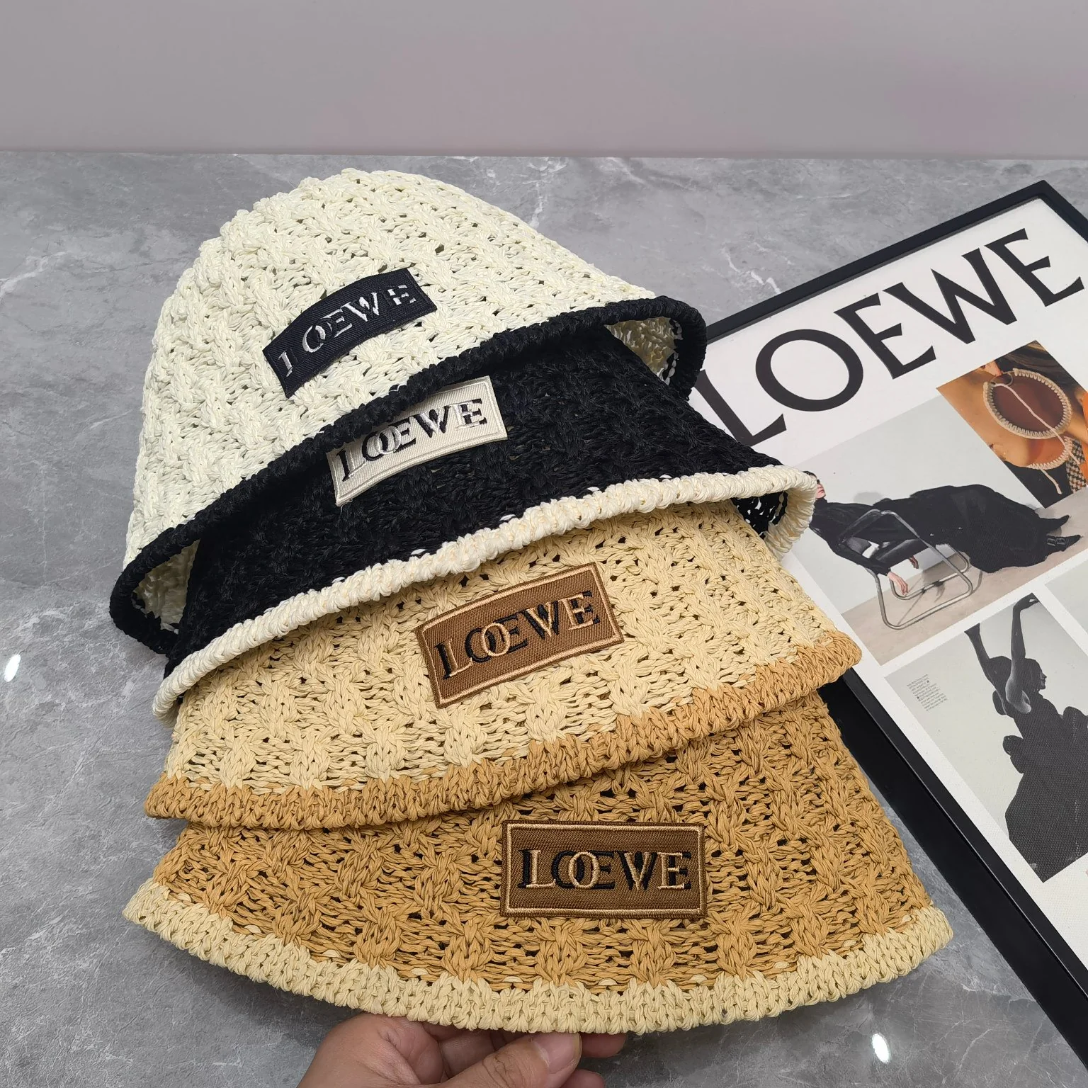 Новая панама LOEWE 2024 с цветовыми блоками