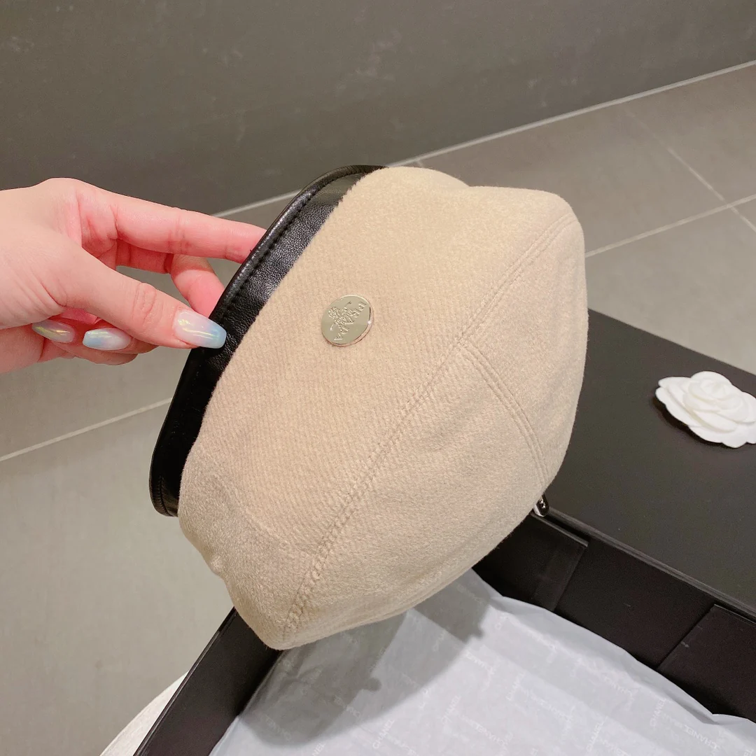 Шерстяной берет Prada — бежевый