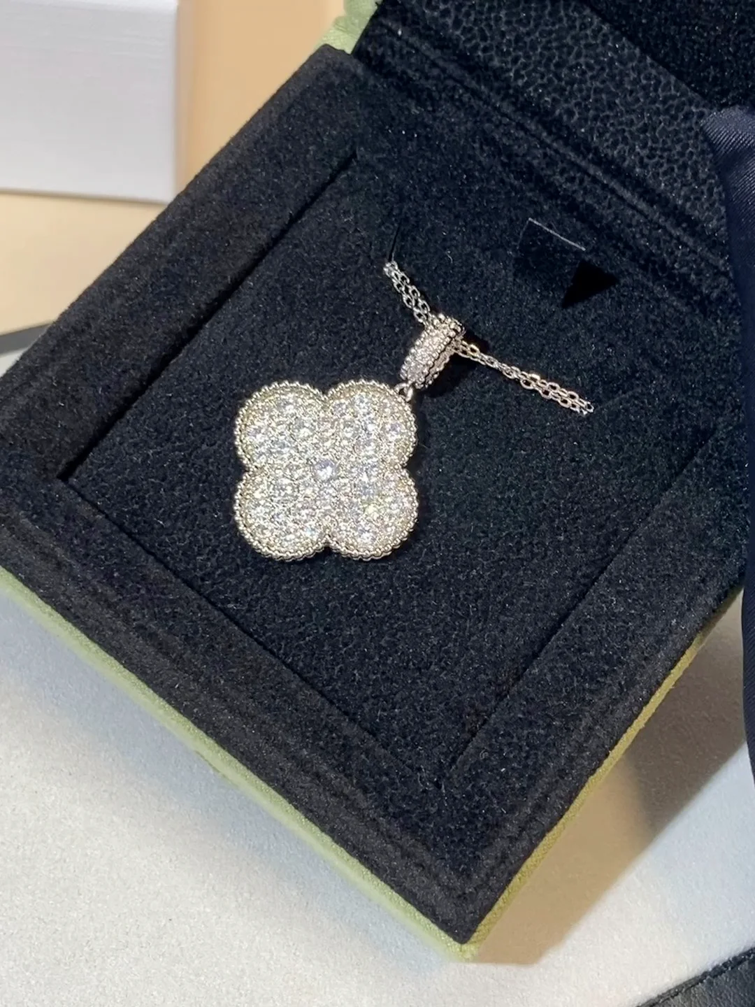 Van Vek - Колье 097