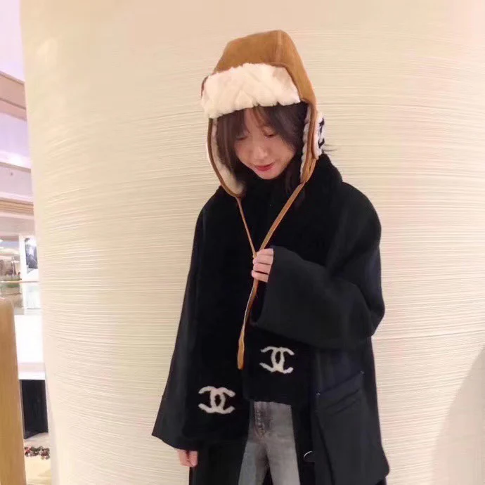 Шляпа Chanel с защитой ушей, коричневая.