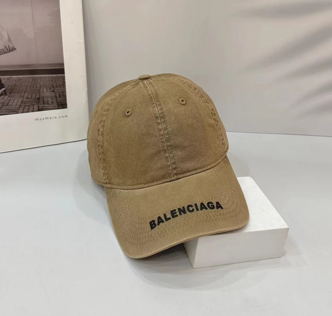 Новые поступления коллекции Balenciaga весна/лето 2023 - Ретро бейсболка - 1