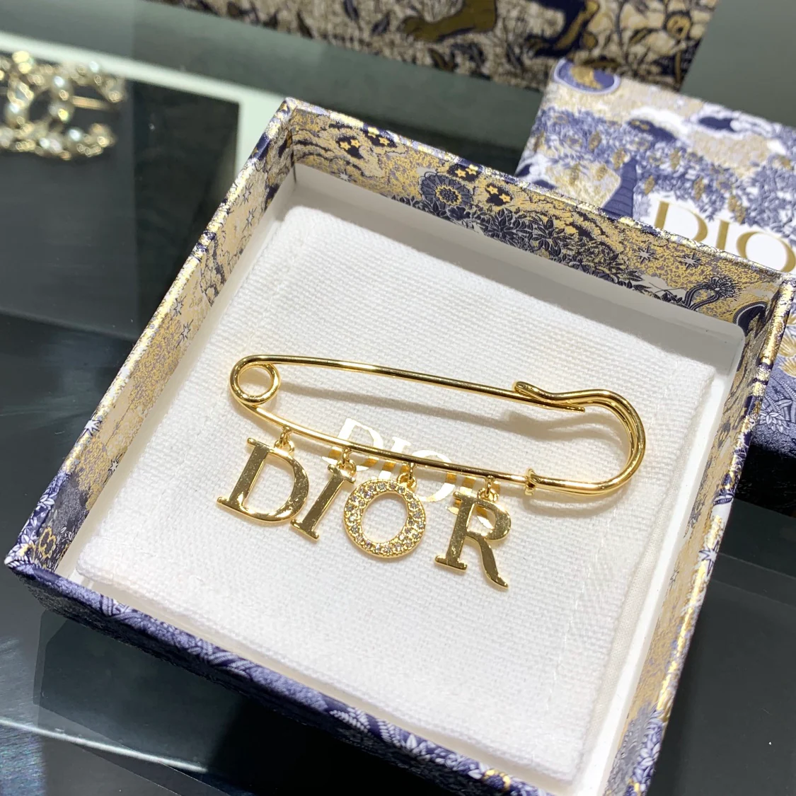 Брошь Dior - 1
