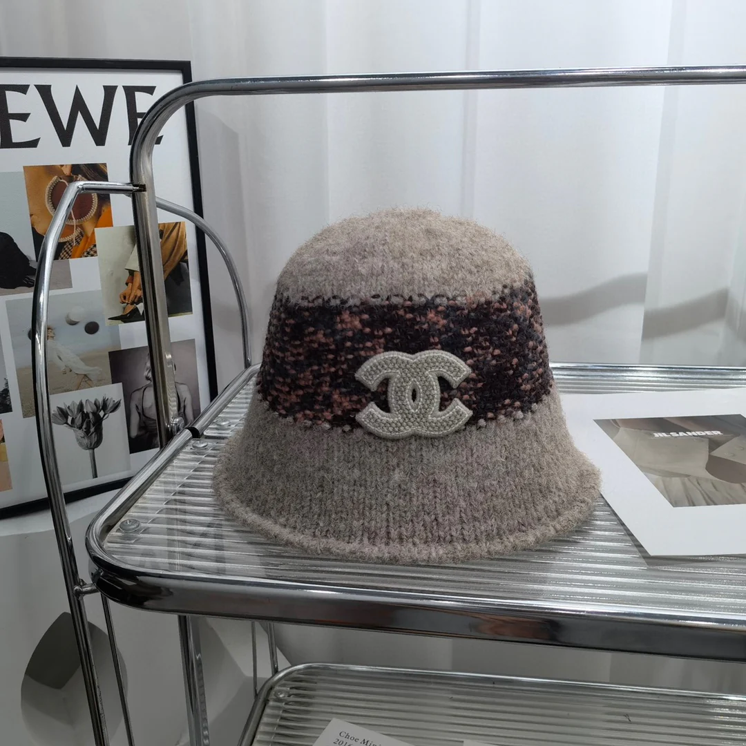 Chanel - Вязаная рыбацкая шапка