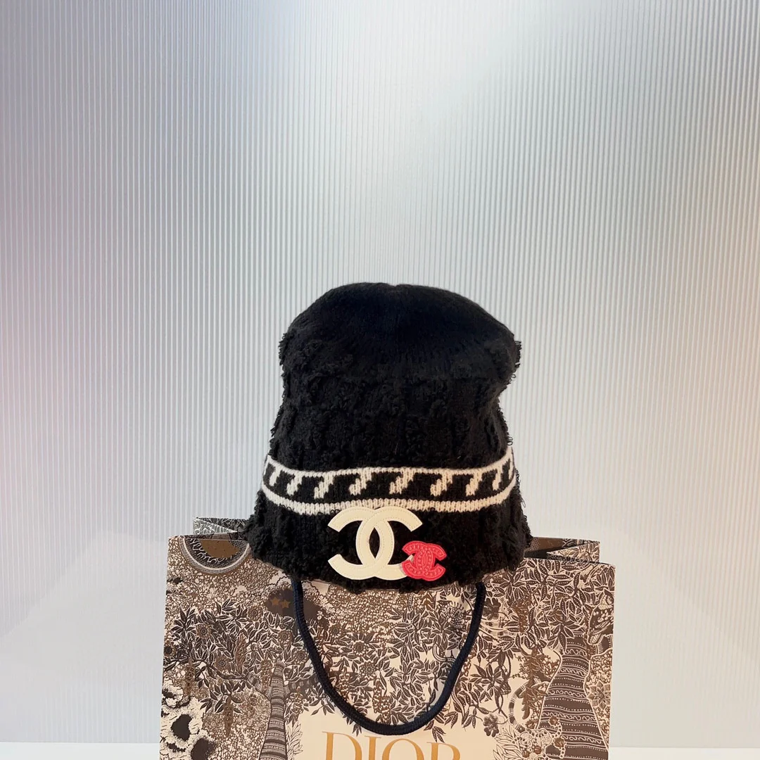 Вязаная шапка Chanel в корейском стиле - черная