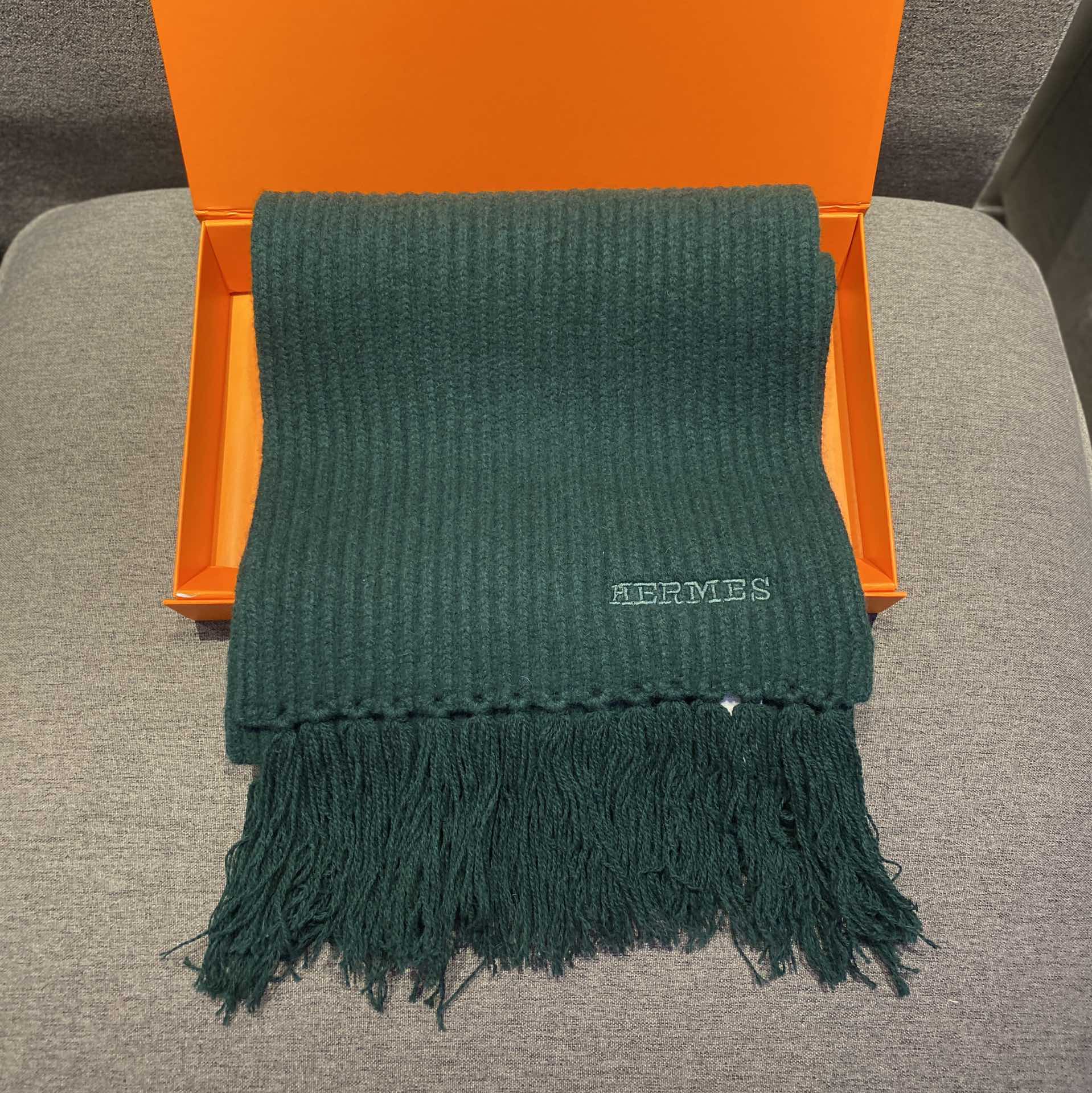 Вязаный комплект из кашемировой шапки и шапки Hermes - темно-зеленый