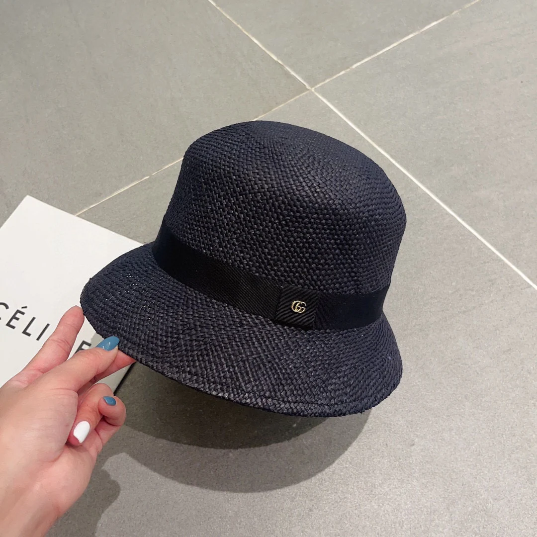 Новые поступления коллекции Gucci весна/осень 2023 — Соломенная шляпа — Черная