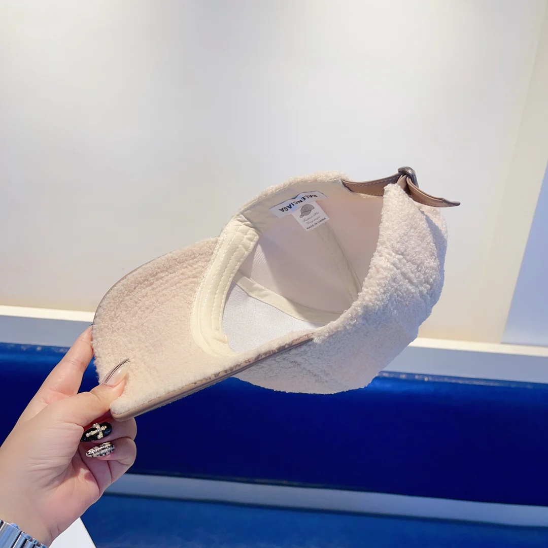 Бейсболка Balenciaga из овечьей шерсти