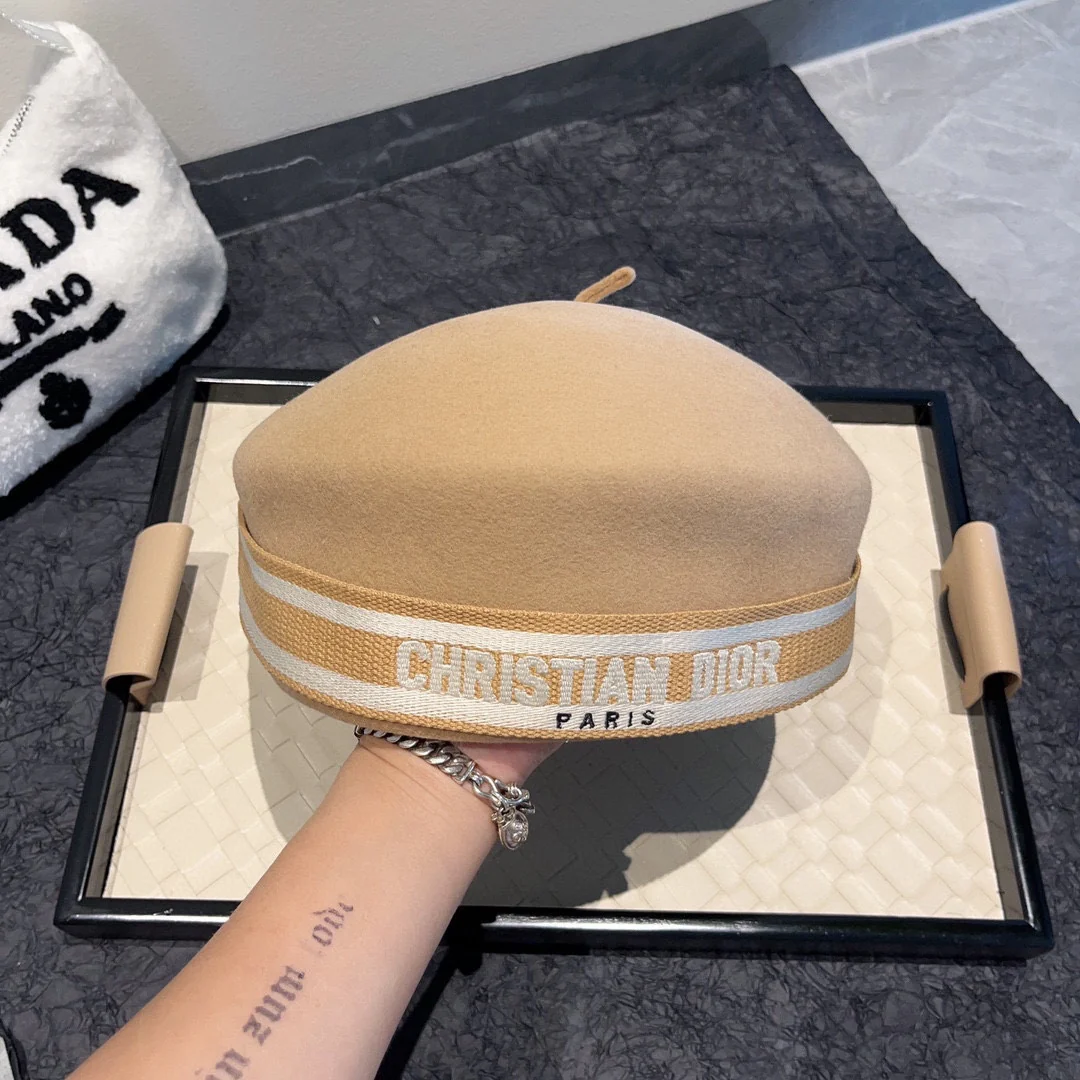 Dior - Новый берет из чистой шерсти - цвет хаки