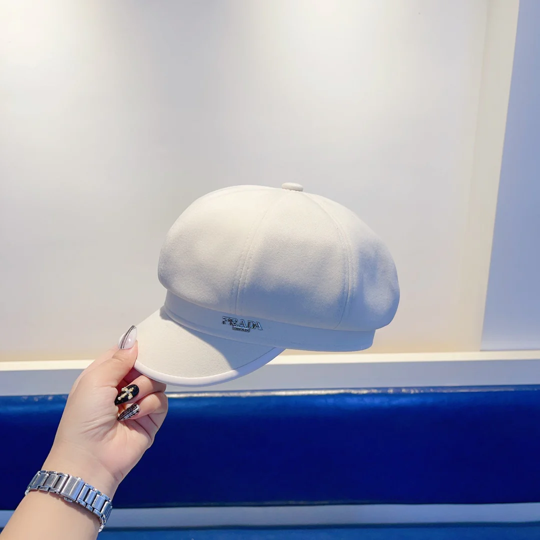 Prada - Берет с утиным клювом