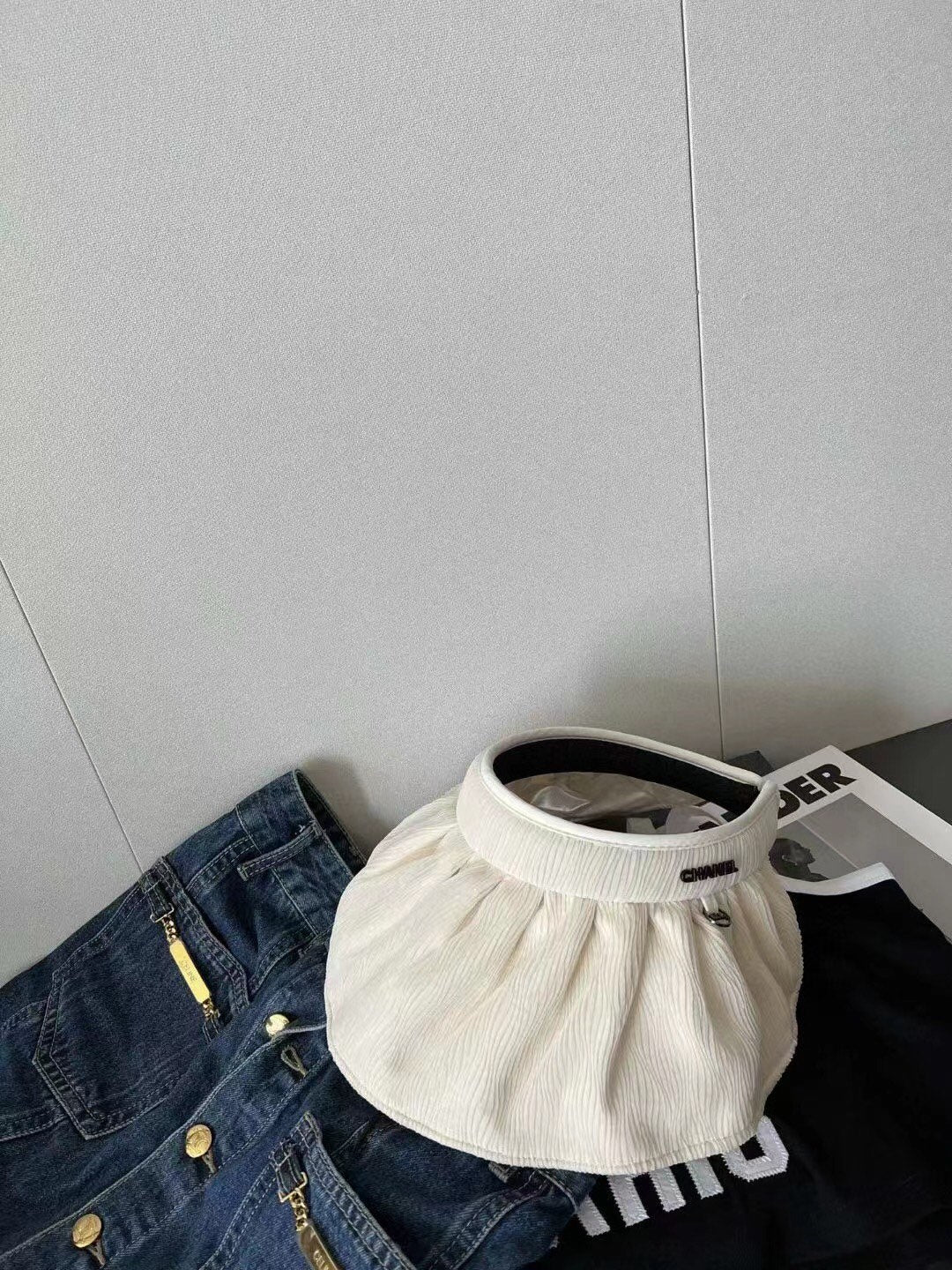 Солнцезащитная шляпа Chanel с открытым верхом - UVA