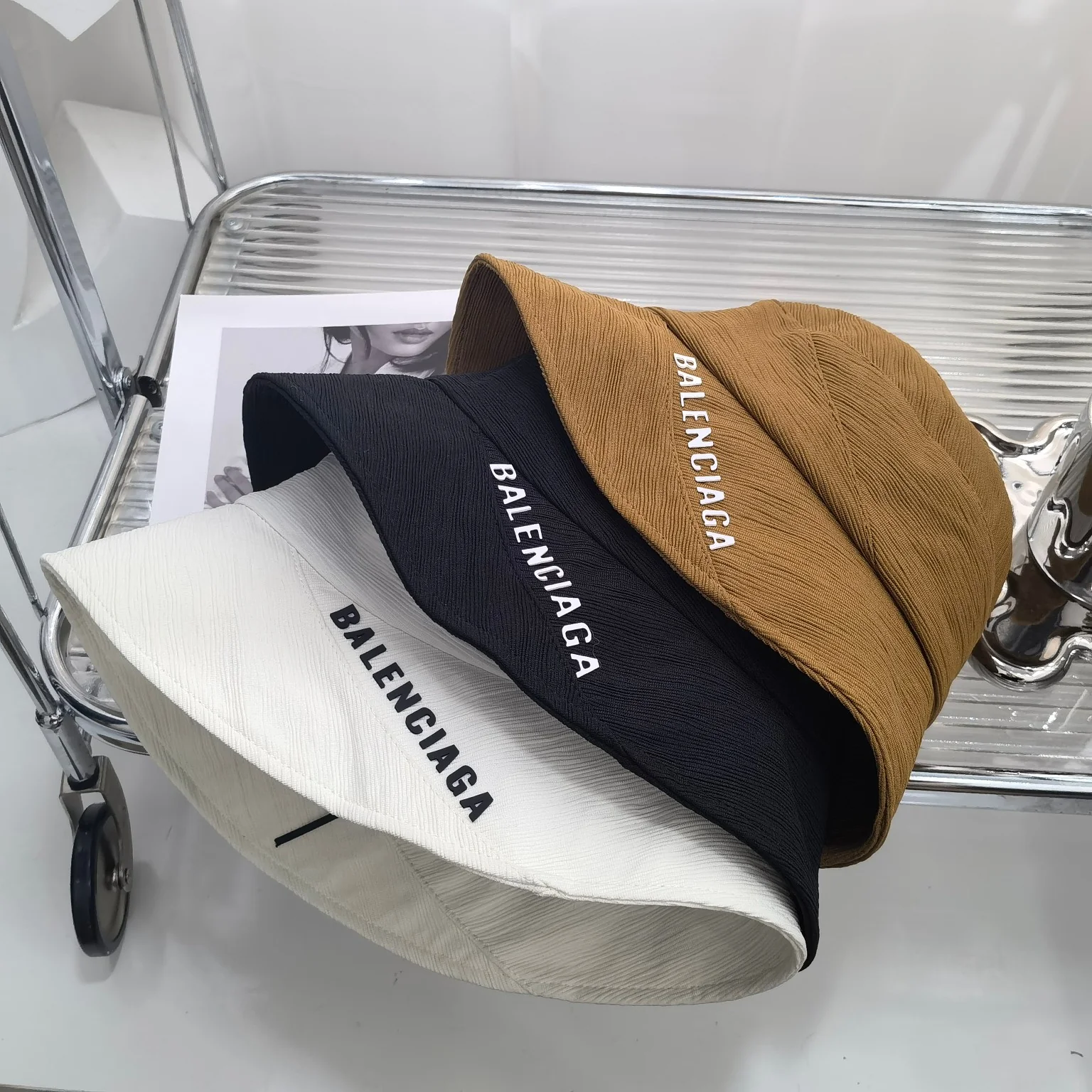 Balenciaga - Рыбацкая шляпа - 1