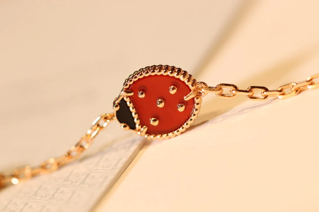 Подробная информация о браслете VCA