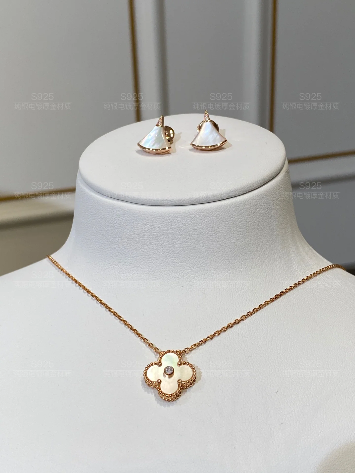 Серьги Bvlgari 031