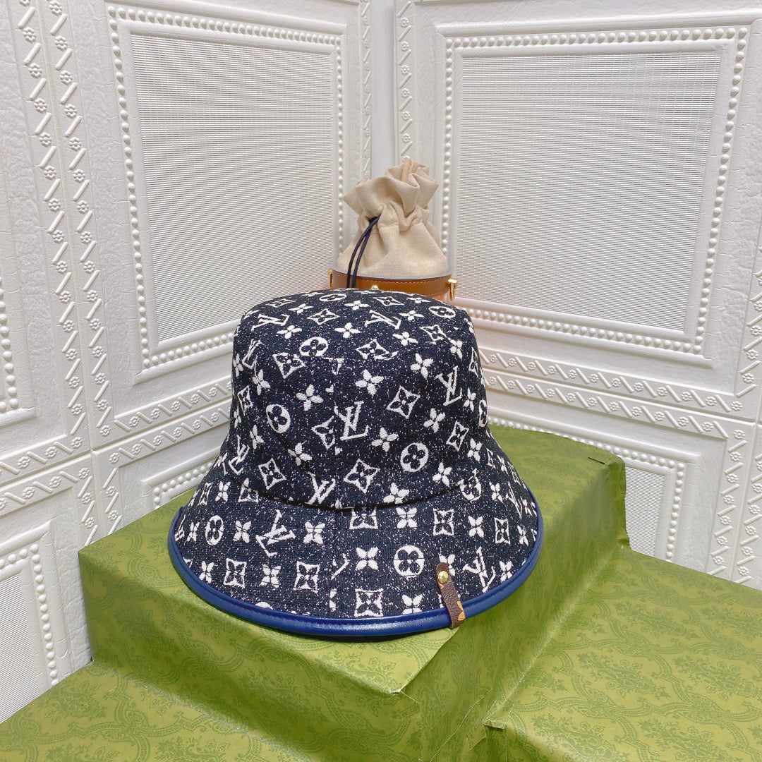 LV - Рыбацкая шляпа с кожаной отделкой и монограммой
