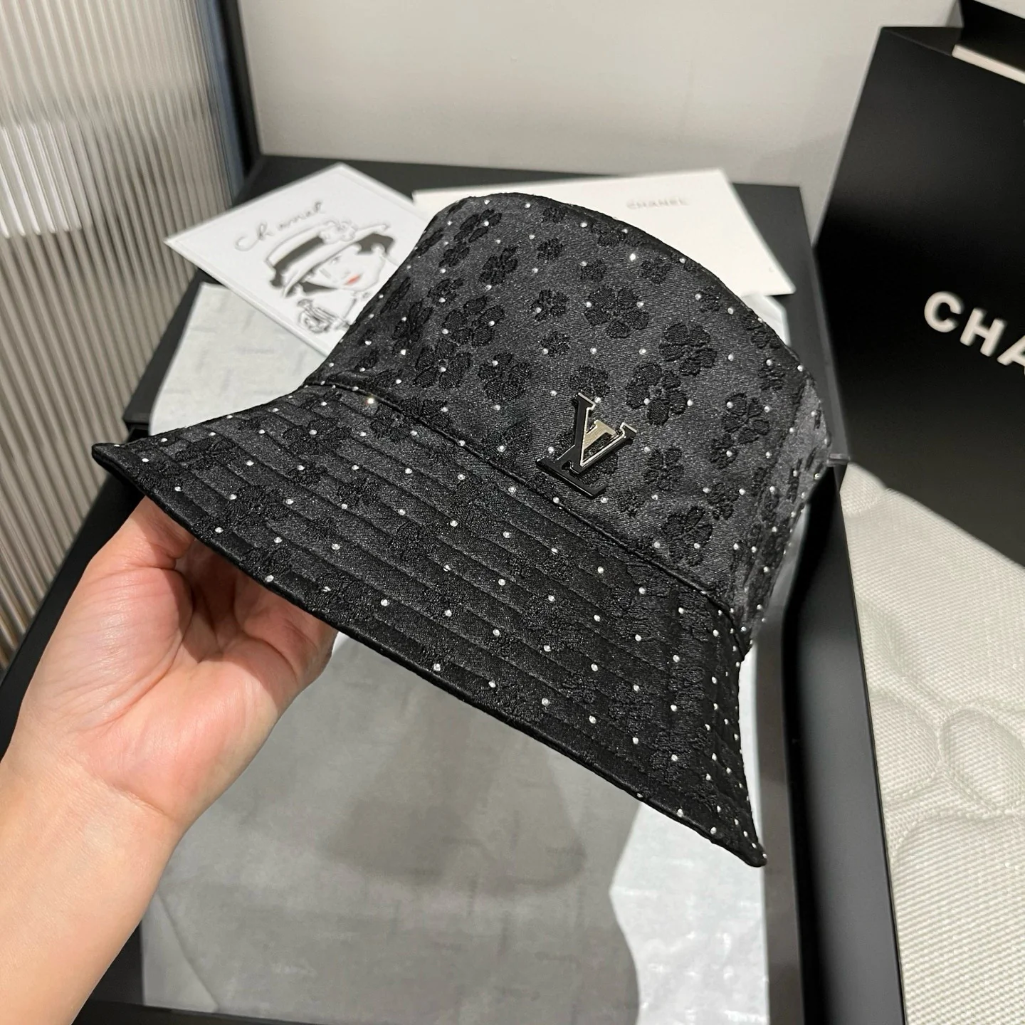 Двусторонняя рыбацкая шляпа LV - черная